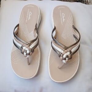 4/$80 Clarks Beige, Tan & Brown Woven Thong Sandals - Size US9